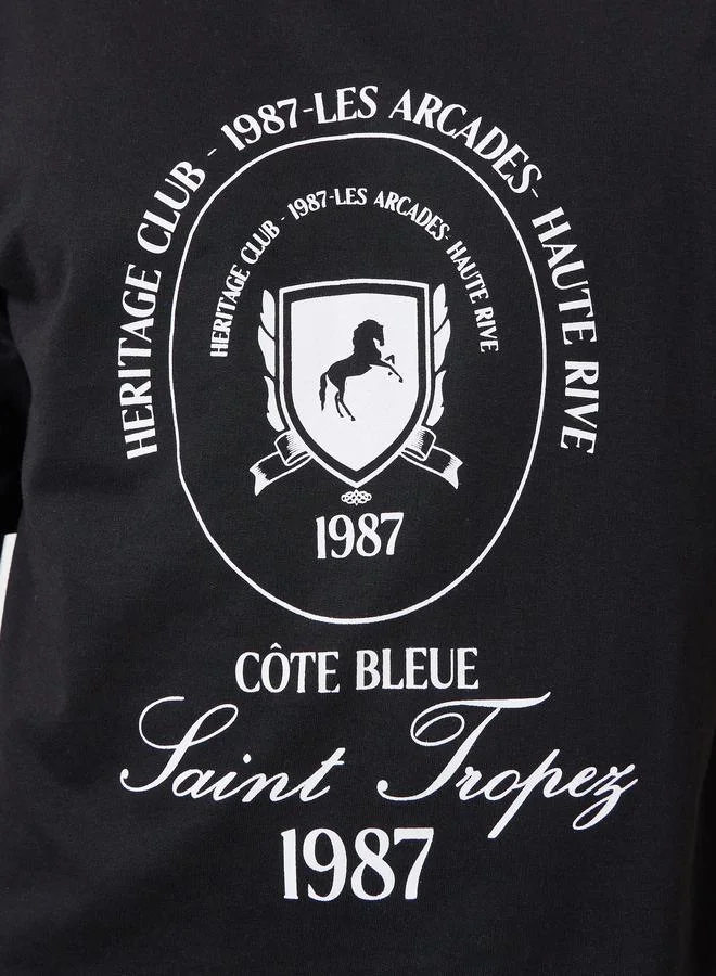 ستايلي تيشيرت بطبعة جرافيك قصة واسعة